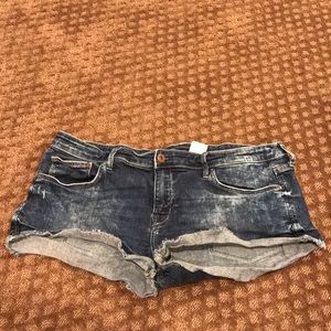 Mid rise denim shorts